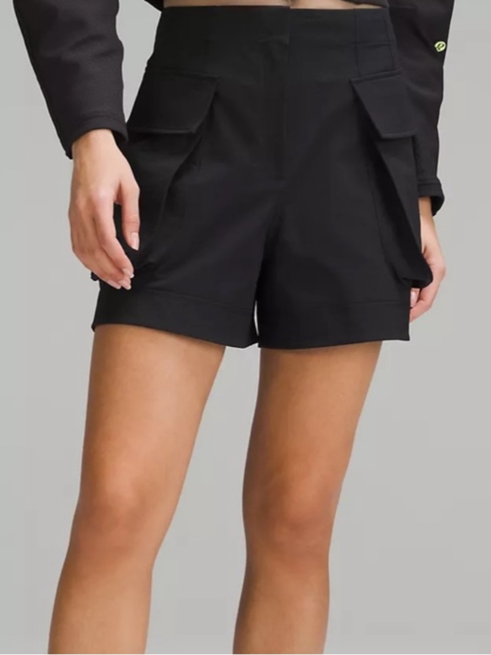 Lululemon Relaxed Fit Super High Rise Cargo Shorts 4” Black Sz 12 NWOT
